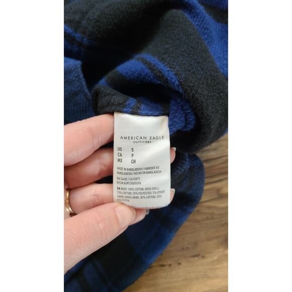 AE Mens Blue Plaid Button Down Shirt with Hood - Picture 6 of 8